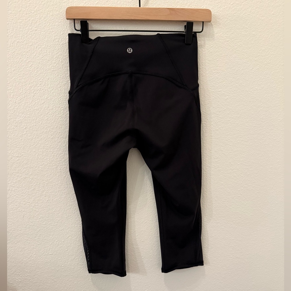 Lululemon Train Times cropped leggings 17” - Picture 4 of 5